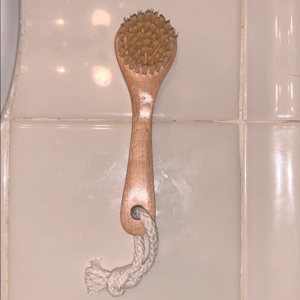DAILY CONCEPTS: daily facial dry brush